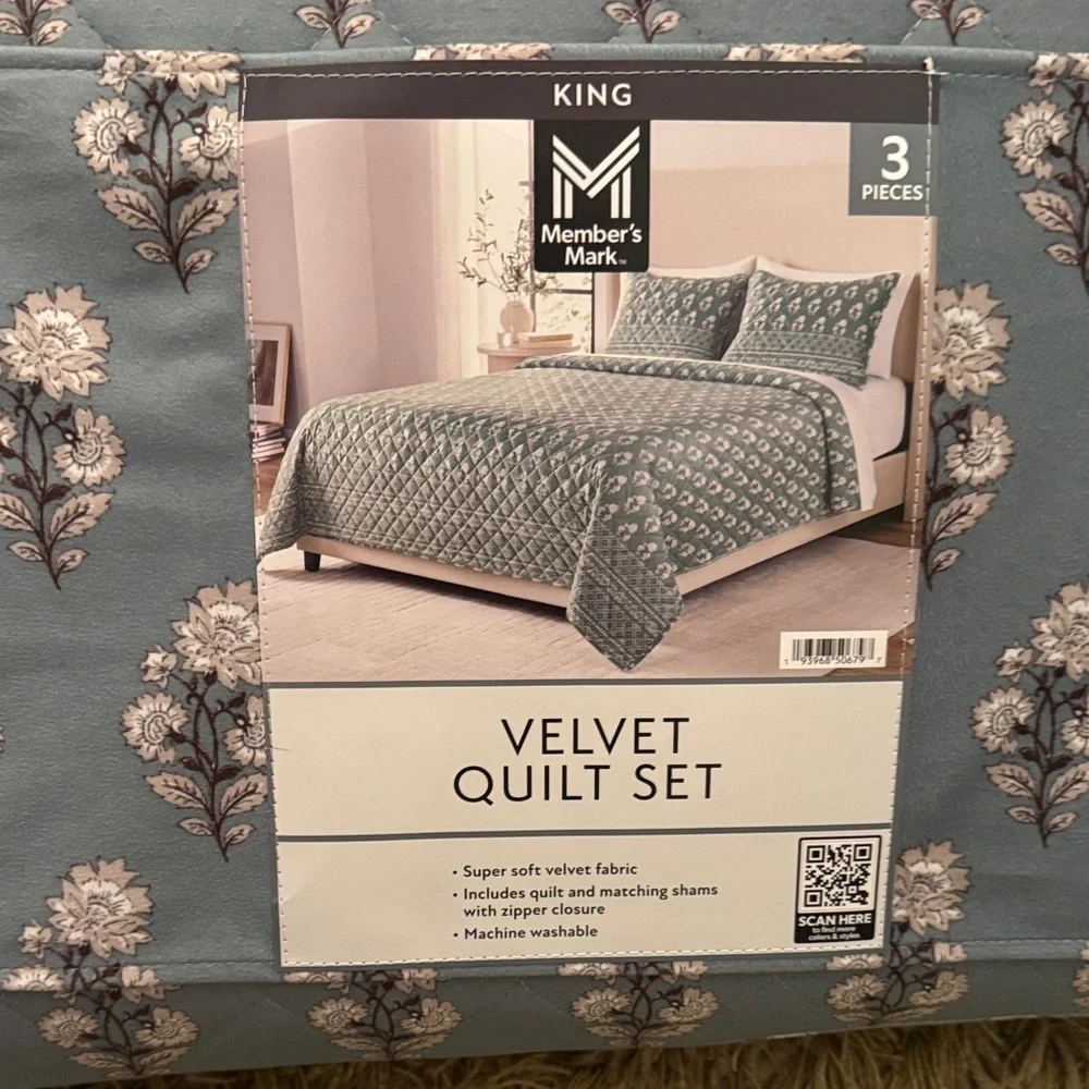 Mainstays Velvet Quilt Set - Green and White Floral
